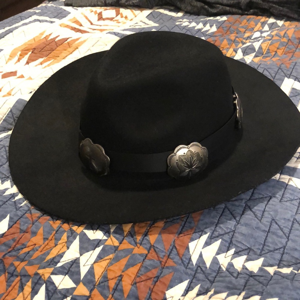 Black UNIF conch hat